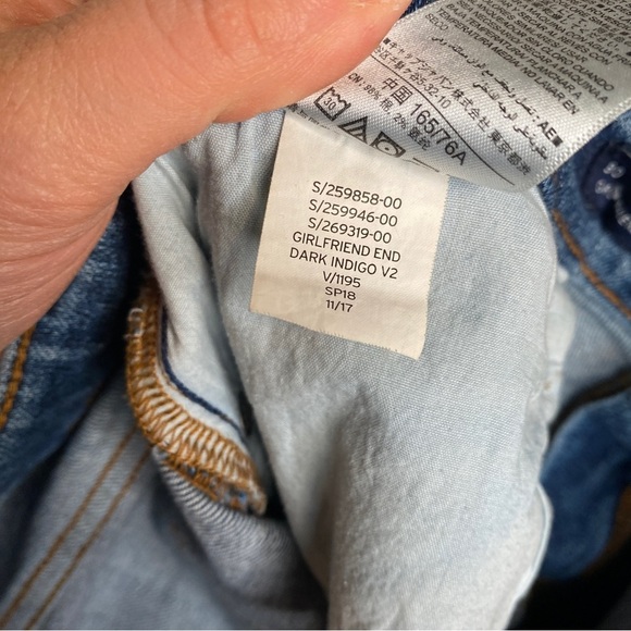 Gap Denim Girlfriend Raw Hem Blue Jeans Size 30 in Dark Indigo - Picture 10 of 11